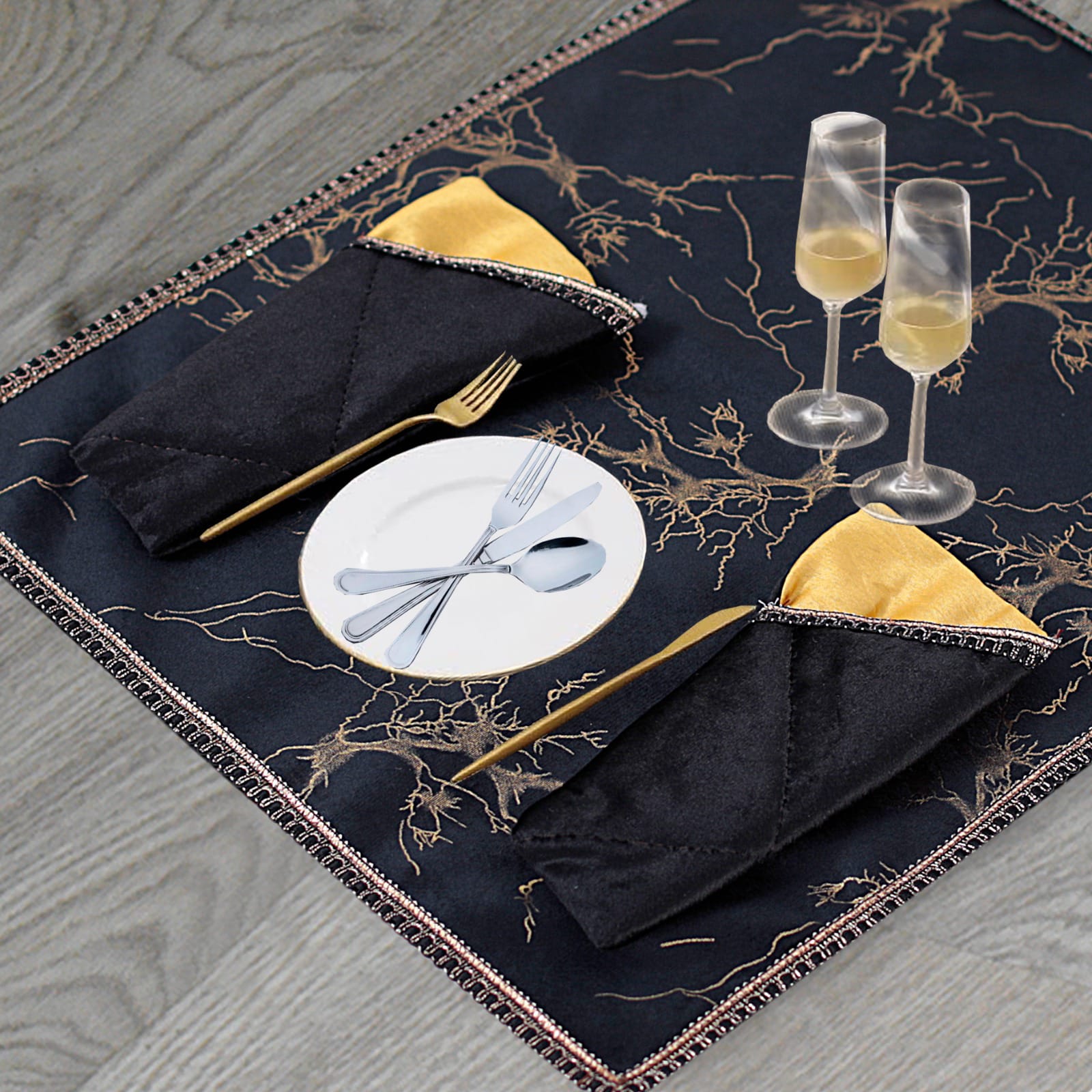BLACK TABLE MATS