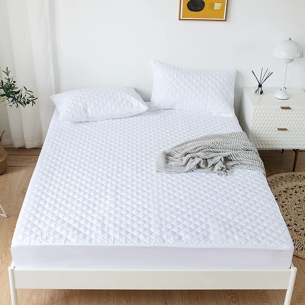 WHITE MATTRESS PROTECTOR